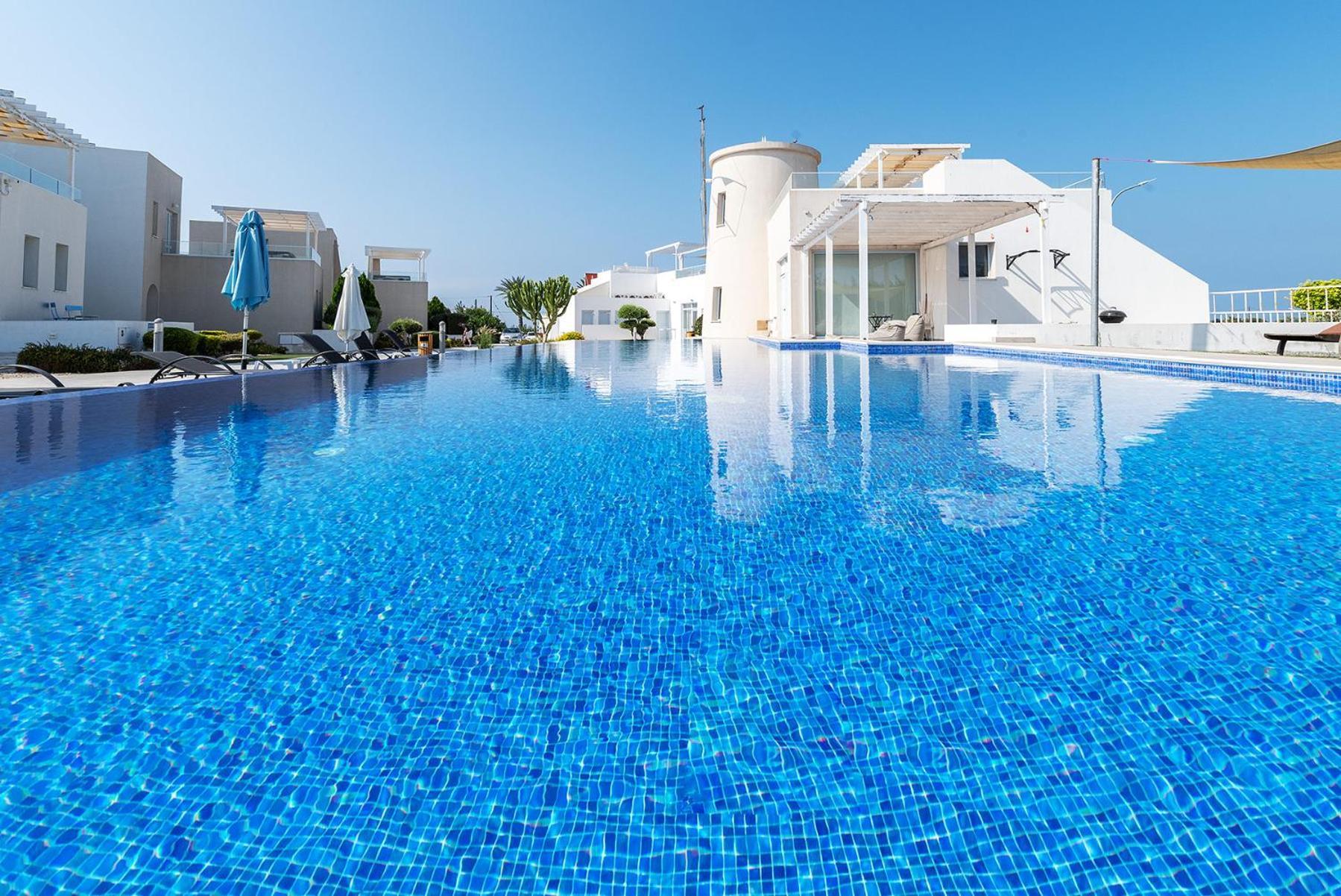 Blue Diamond Beach Villas Пафос Экстерьер фото