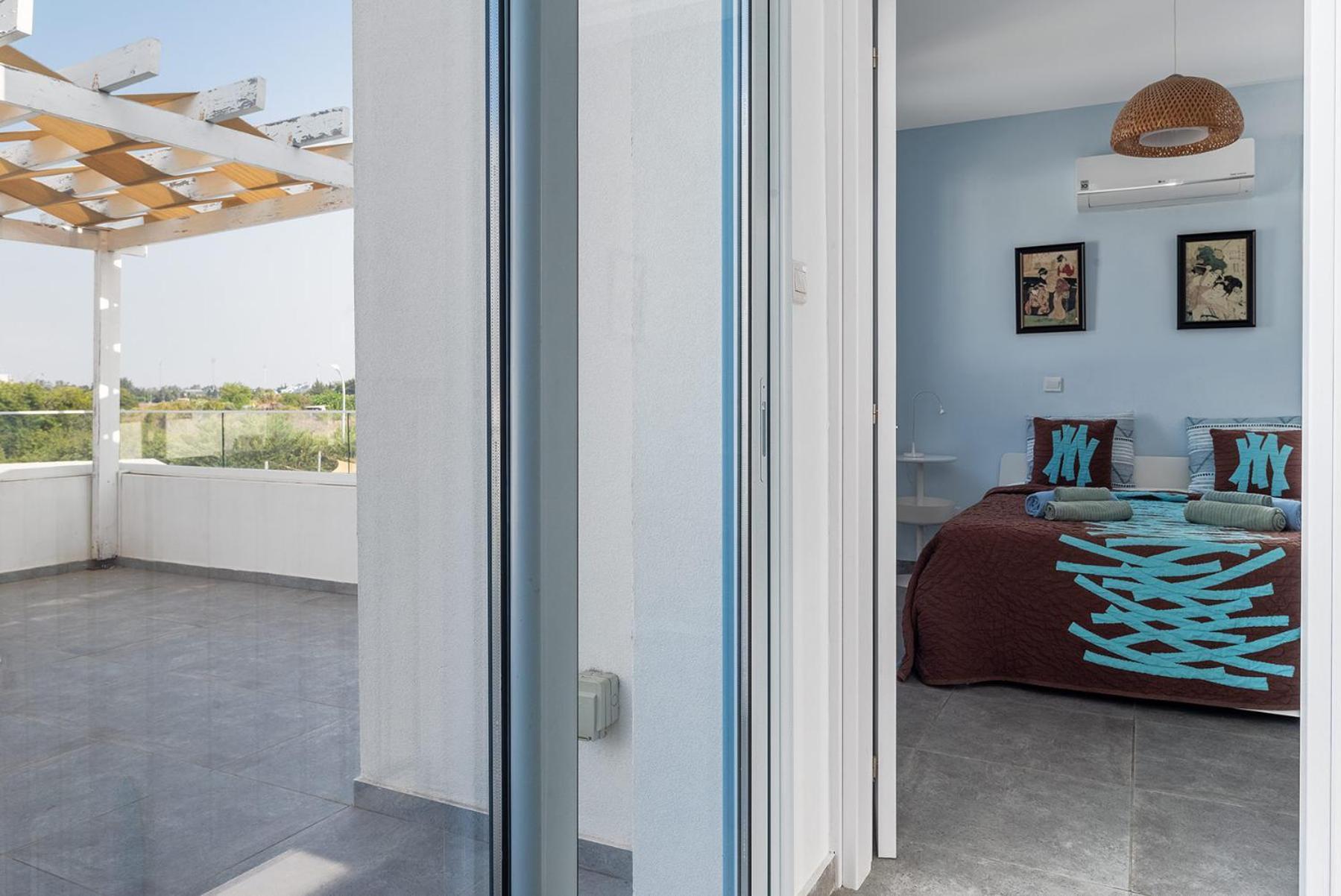Blue Diamond Beach Villas Пафос Экстерьер фото