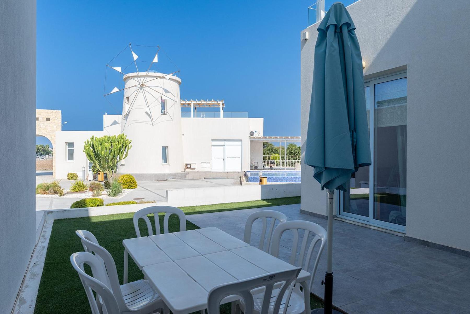 Blue Diamond Beach Villas Пафос Экстерьер фото