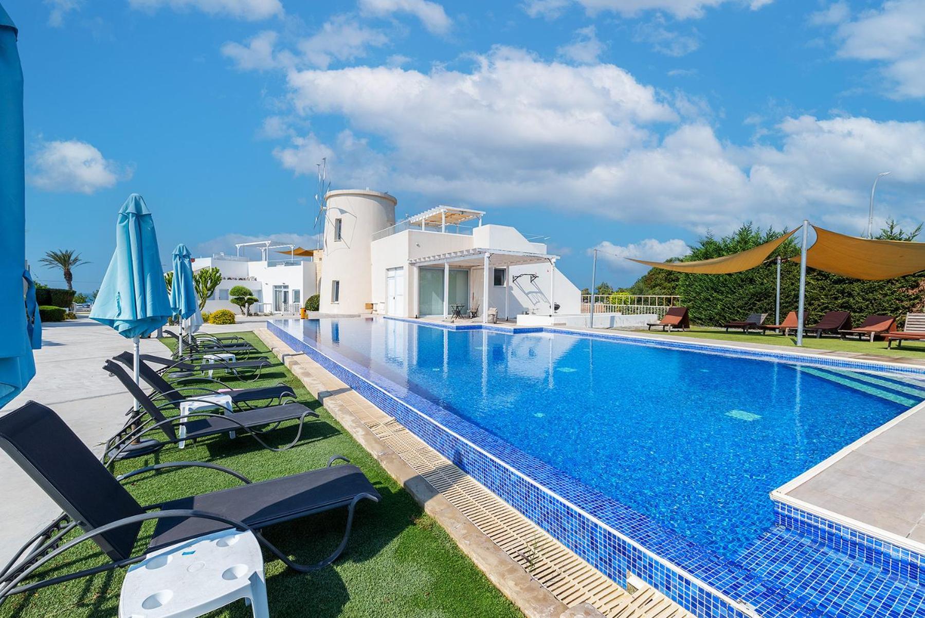 Blue Diamond Beach Villas Пафос Экстерьер фото
