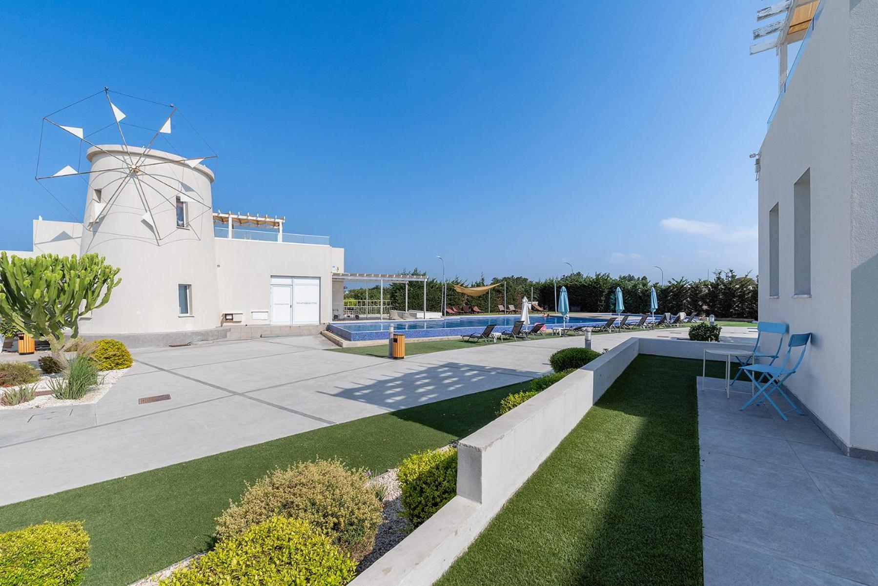 Blue Diamond Beach Villas Пафос Экстерьер фото