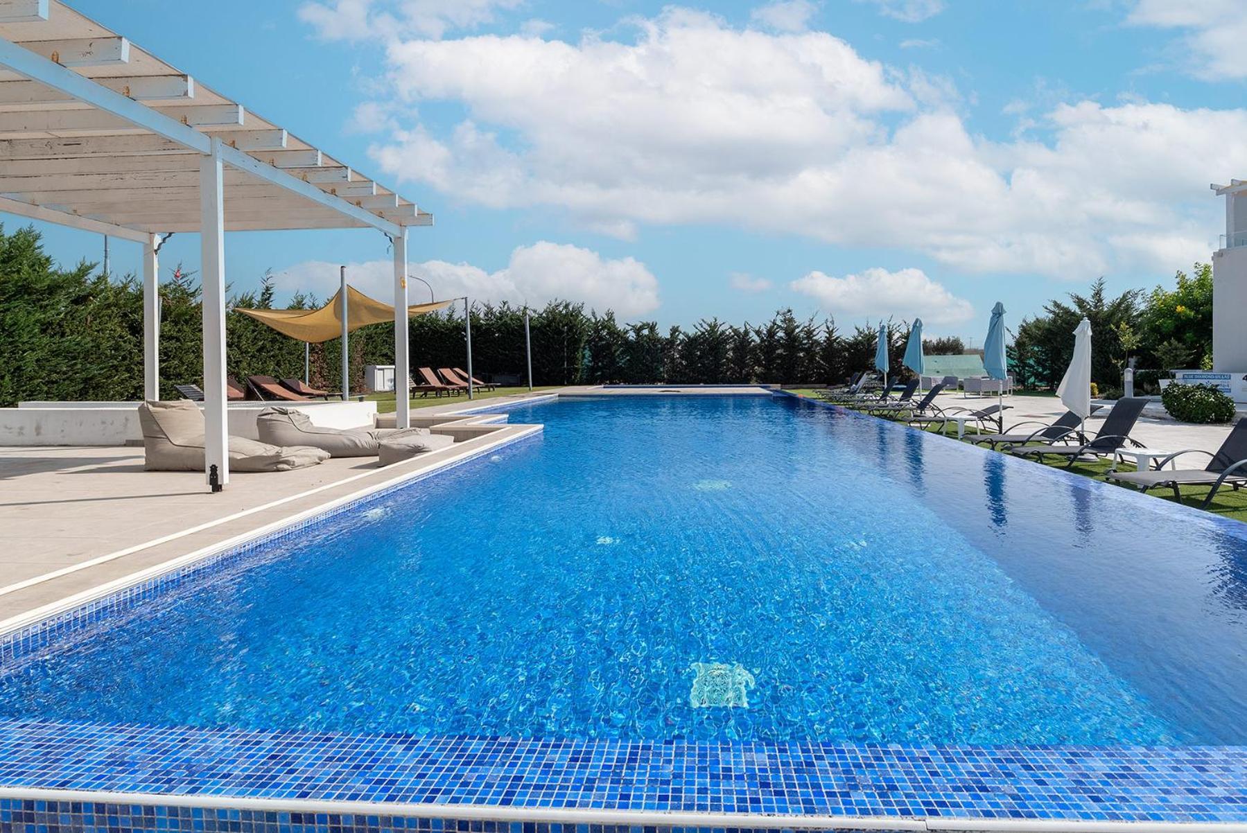Blue Diamond Beach Villas Пафос Экстерьер фото