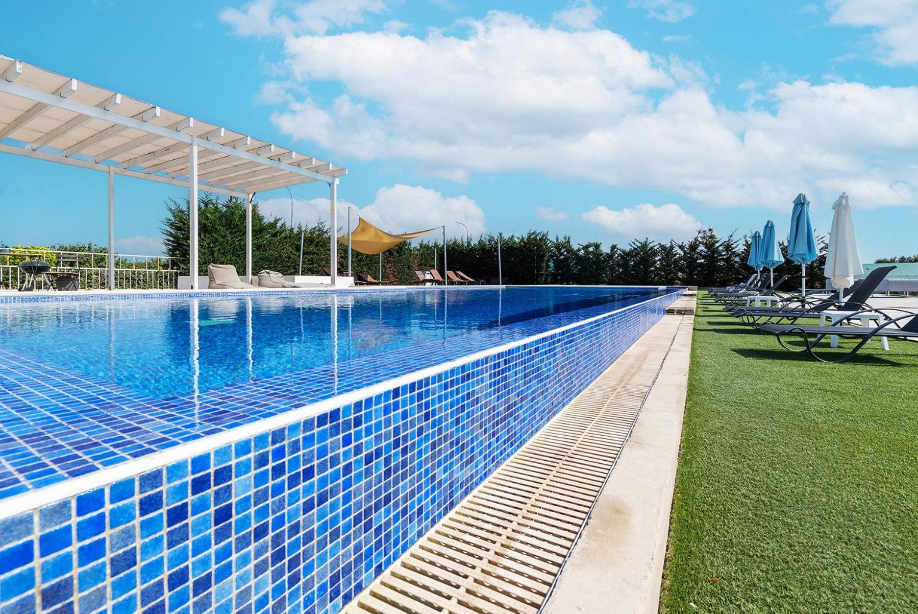 Blue Diamond Beach Villas Пафос Экстерьер фото