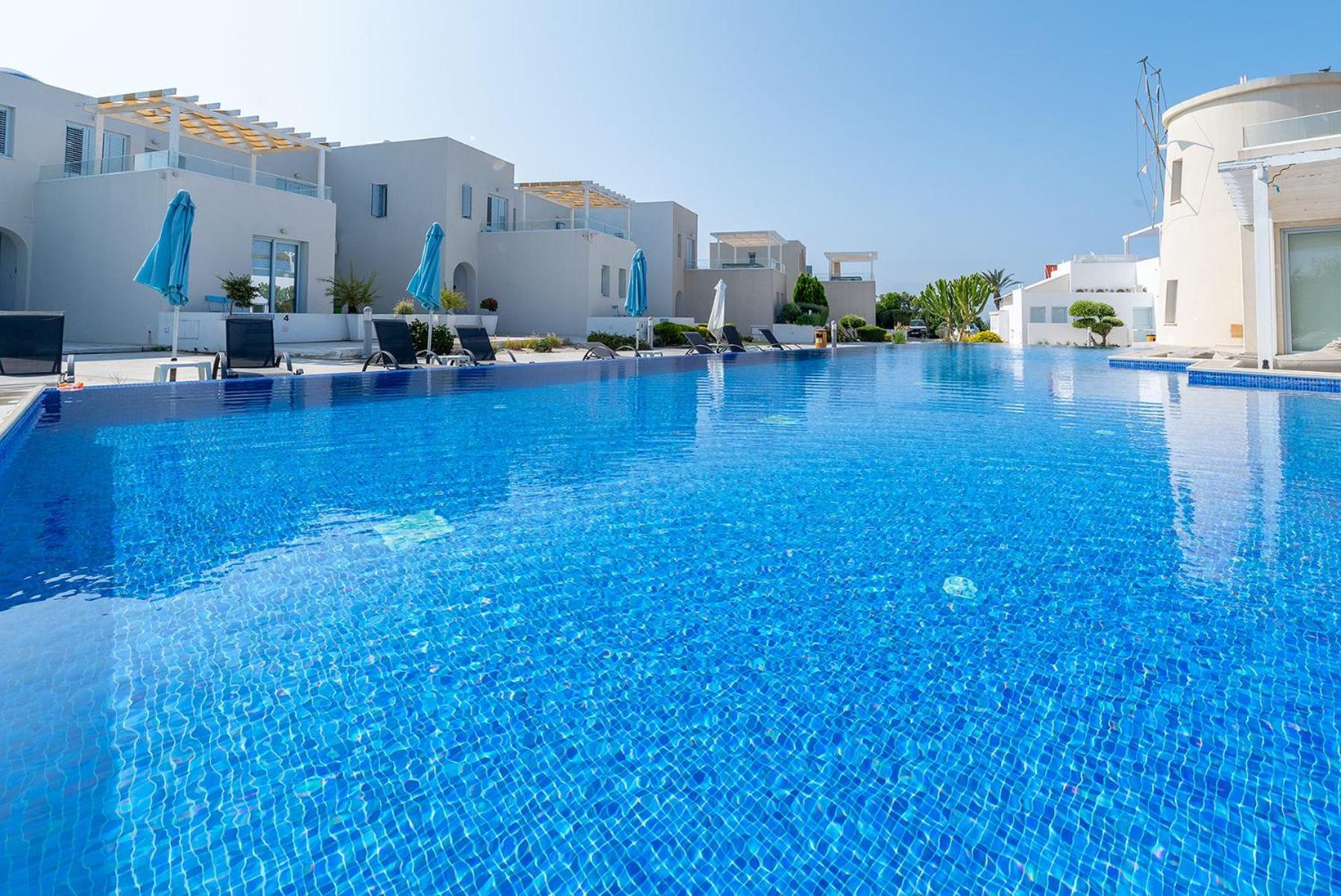 Blue Diamond Beach Villas Пафос Экстерьер фото