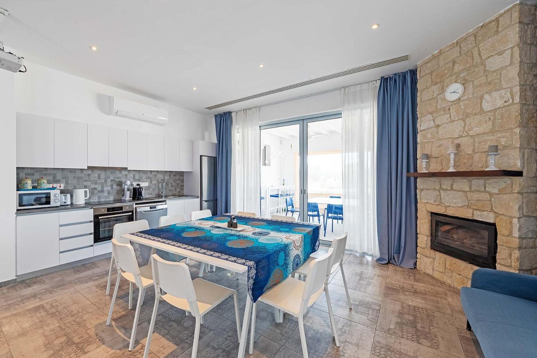 Blue Diamond Beach Villas Пафос Экстерьер фото