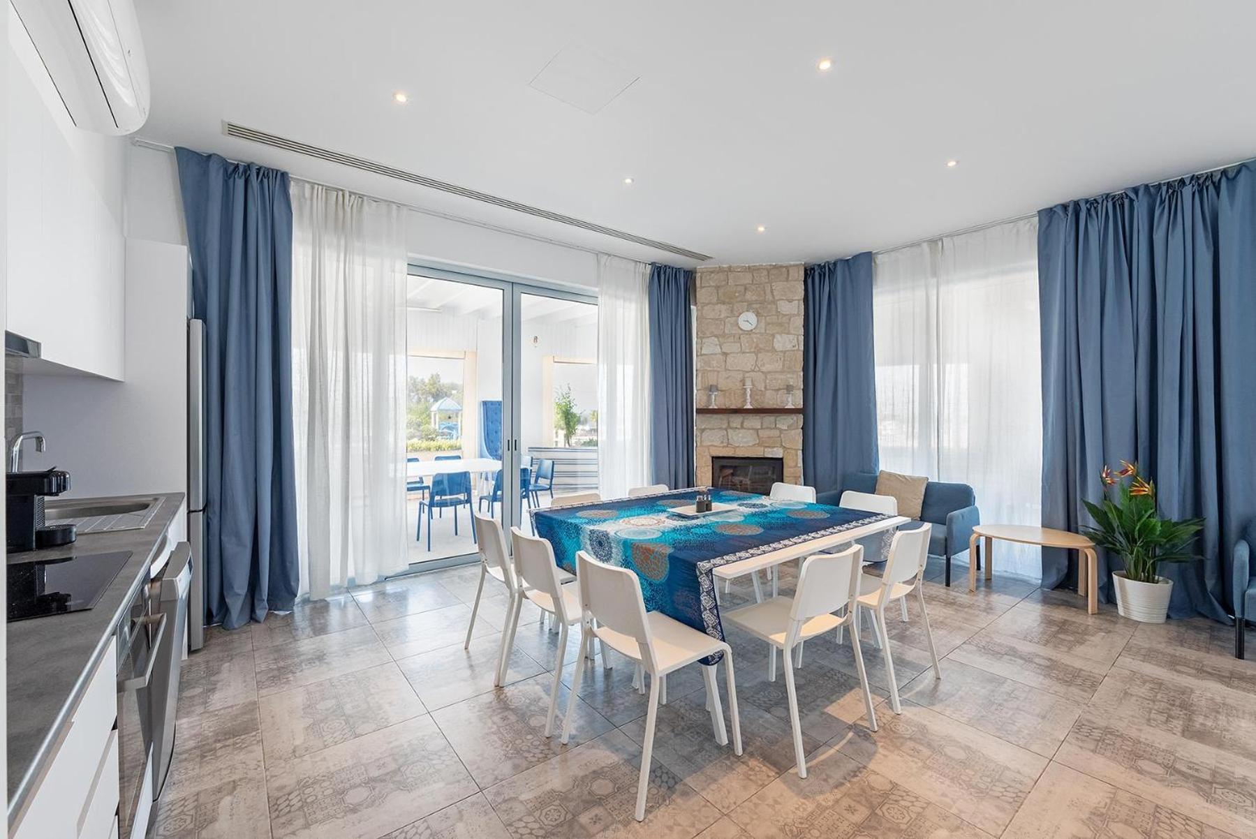 Blue Diamond Beach Villas Пафос Экстерьер фото