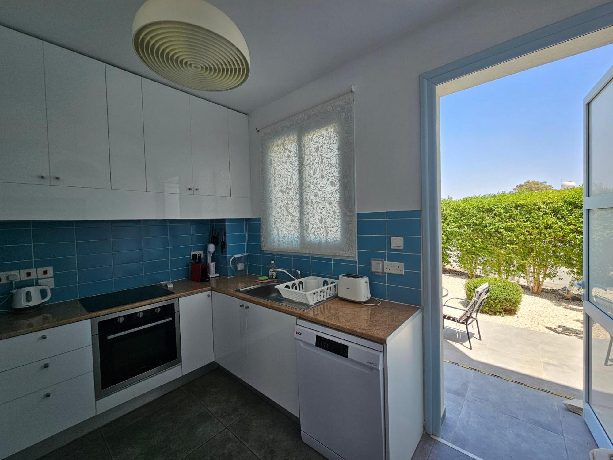 Blue Diamond Beach Villas Пафос Экстерьер фото