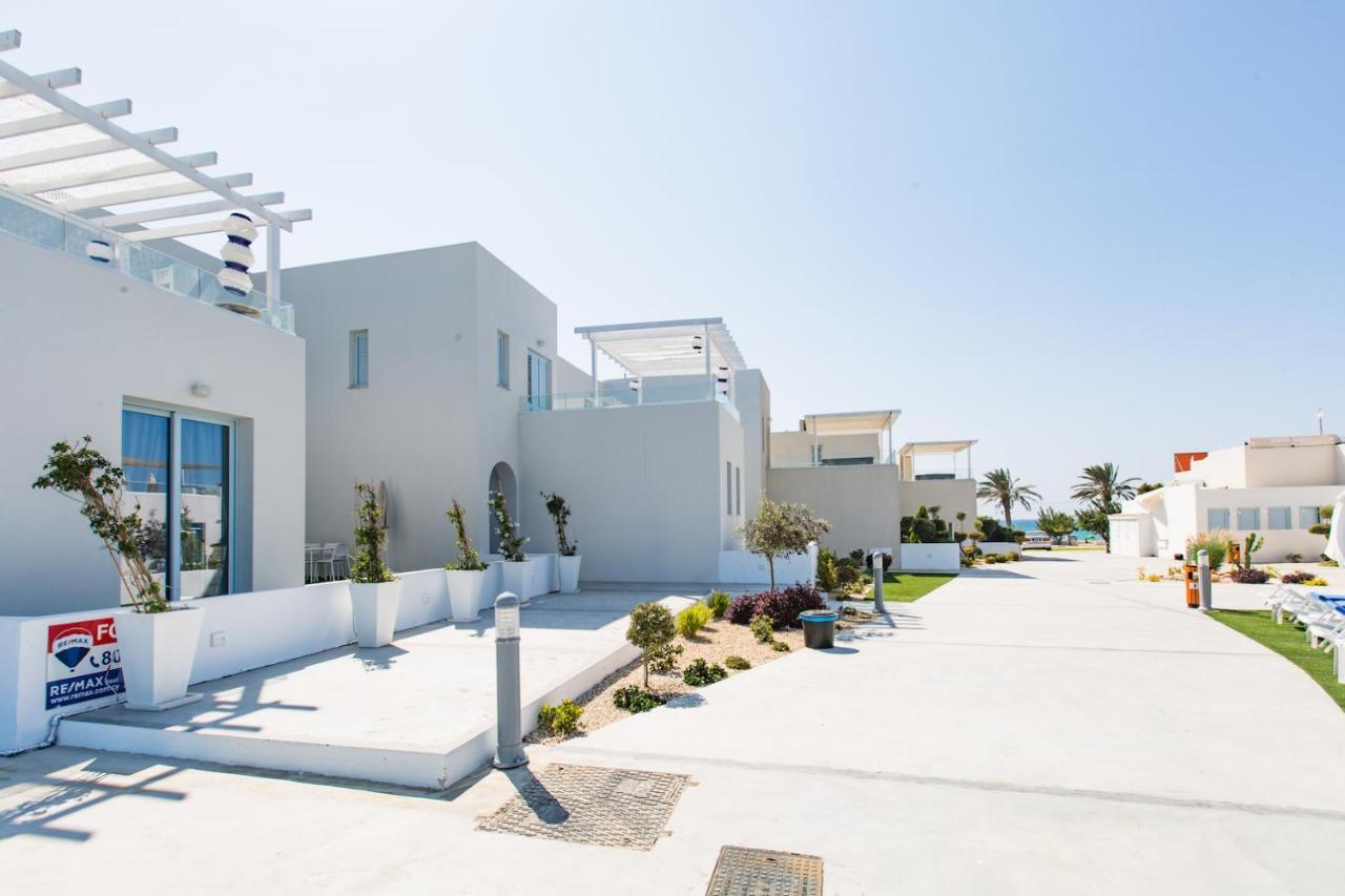Blue Diamond Beach Villas Пафос Экстерьер фото